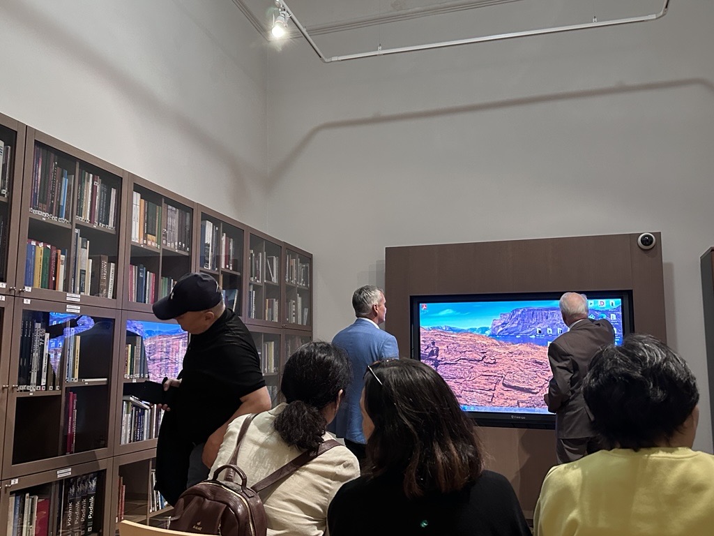 ХААИС-ийн харьяа Агроэкологи, бизнесийн сургуулийн удирдлага, багш, мэргэжилтнүүд Европын Холбооны улсуудад дээд боловсролын байгууллагын цахим шилжилтийн чиглэлээр туршлага судалж байна.