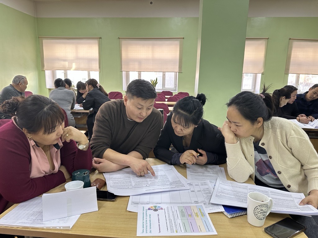 ХААИС-ийн Дархан-Уул аймаг дахь салбар сургуулийн багш, ажилтан, ажиллагсад дээд боловсролын сургалтын байгууллагын дижитал шилжилтийн стратеги боловсруулах сургалтад хамрагдлаа.