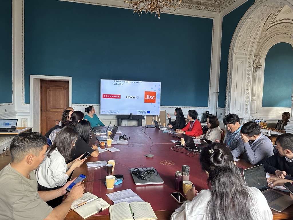 Франц улсын Коте Де Азурын их сургуульд багш нар дээд боловсролын байгууллагын дижитал шилжилтийн чиглэлээр сургалтад хамрагдаж байна.